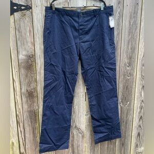 GAP Classic Khakis Navy Straight Fit Straight Leg Mens 38x32 NWT NEW
